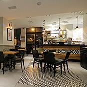 הקוראים בקפה